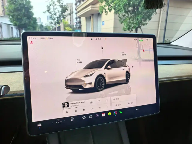 Tesla Model Y — Фото автомобиля 18