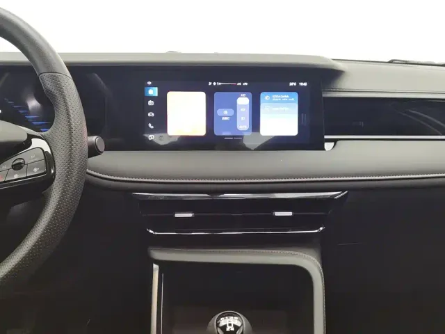 Roewe i5 — Фото автомобиля 12