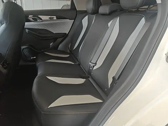 Geely Binyue — Фото автомобиля 16