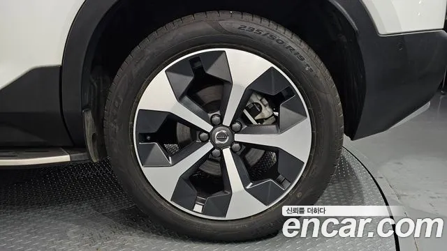 Volvo XC40 — Фото автомобиля 6