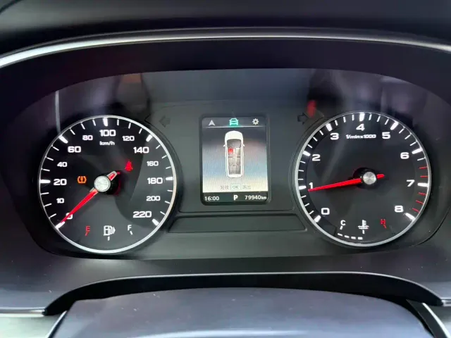 Roewe iMAX8 — Фото автомобиля 9