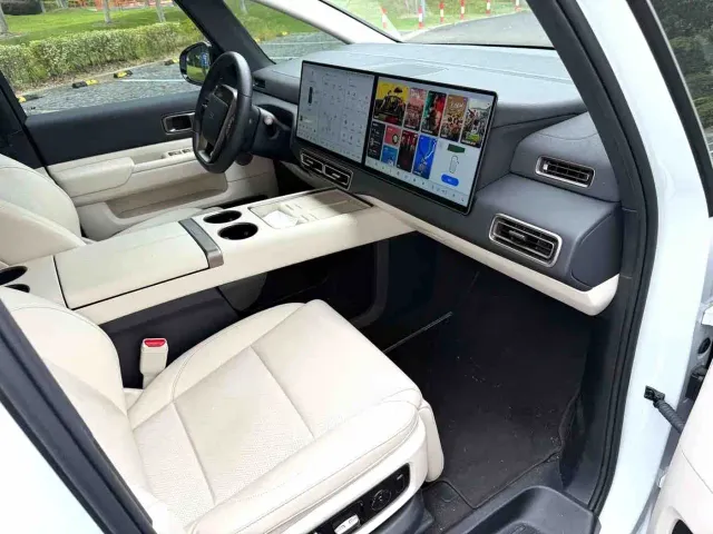 Li Auto MEGA — Фото автомобиля 8