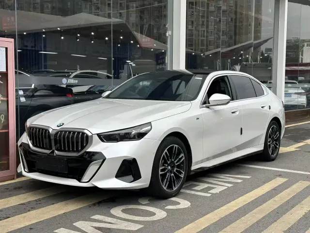 Фотография автомобиля — BMW 5 Series