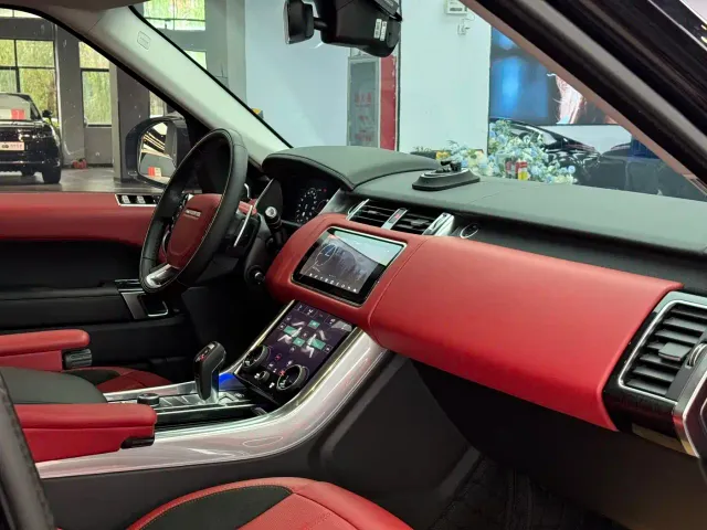 Land Rover Range Rover Sport — Фото автомобиля 9