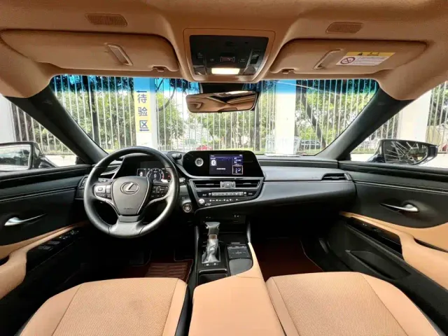 Lexus ES — Фото автомобиля 5