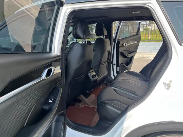 Geely Binyue — Фото автомобиля 6