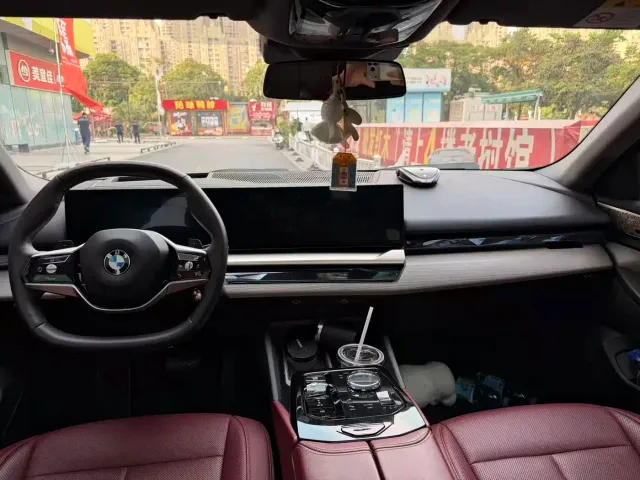 BMW 5 Series — Фото автомобиля 9