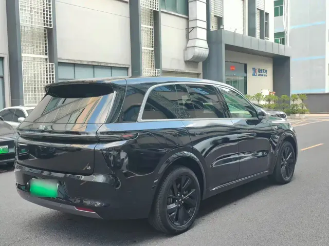 Li Auto L8 — Фото автомобиля 6
