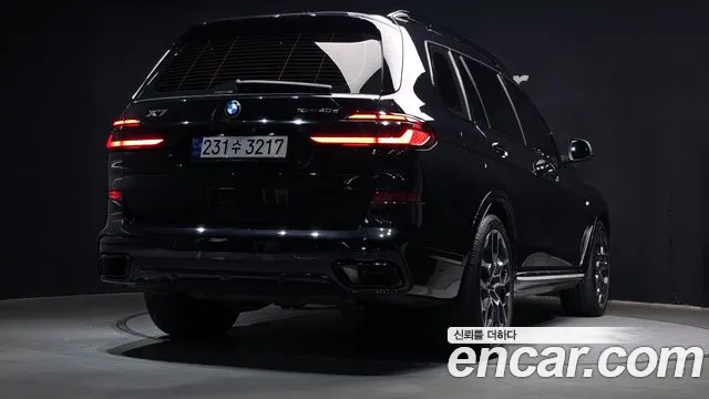 BMW X7 — Фото автомобиля 2