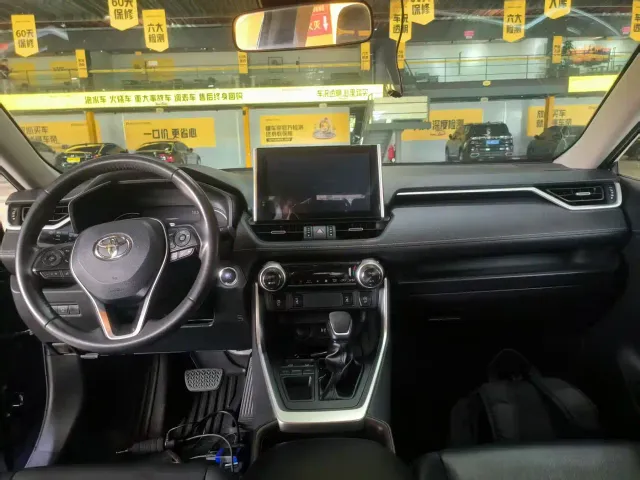 Toyota RAV4 — Фото автомобиля 4