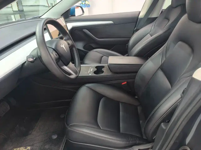 Tesla Model 3 — Фото автомобиля 5