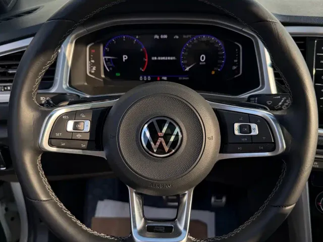 Volkswagen T-Roc — Фото автомобиля 24