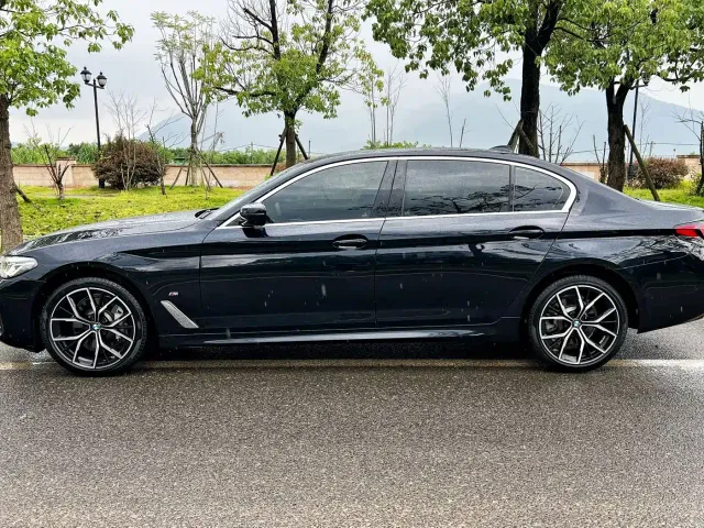 BMW 5 Series — Фото автомобиля 3