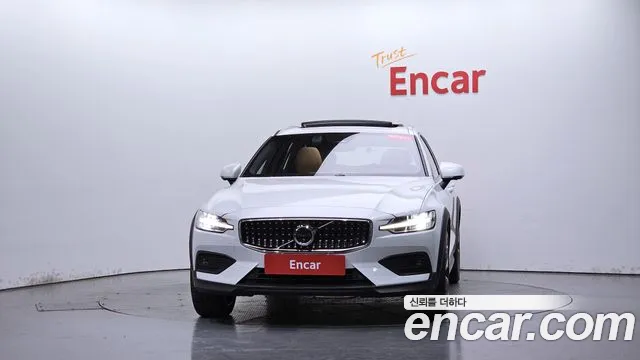 Volvo V60 — Фото автомобиля 2