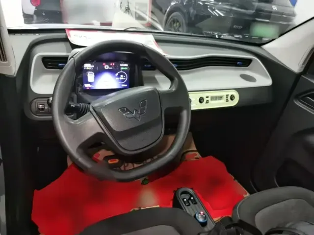 Wuling Hongguang Mini EV — Фото автомобиля 10