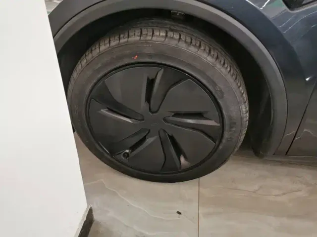 Tesla Model Y — Фото автомобиля 22