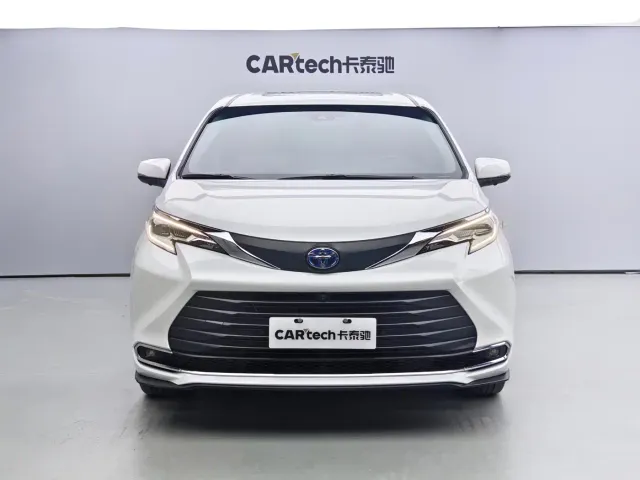 Toyota Sienna — Фото автомобиля 2