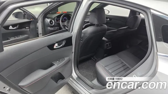 Kia K3 Новый K3 2 поколение 1.6 Turbo GT 5 дверей — Фото автомобиля 11
