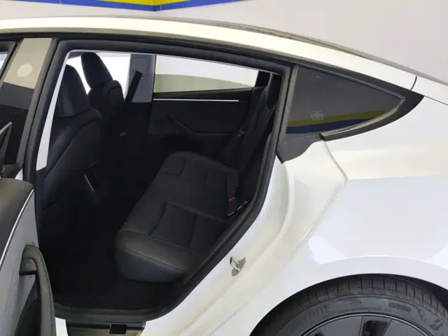 Tesla Model 3 — Фото автомобиля 11
