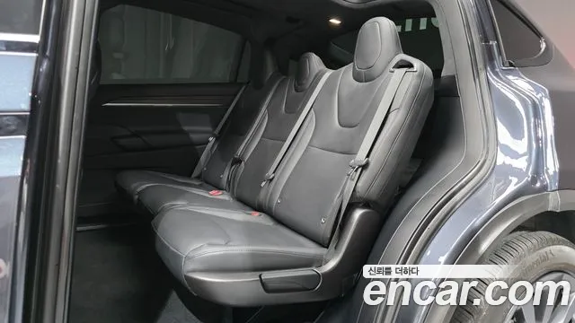 Tesla Model X — Фото автомобиля 16