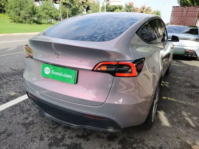 Tesla Model Y — Фото автомобиля 6