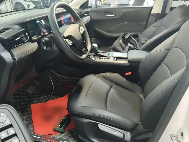 Roewe i5 — Фото автомобиля 14