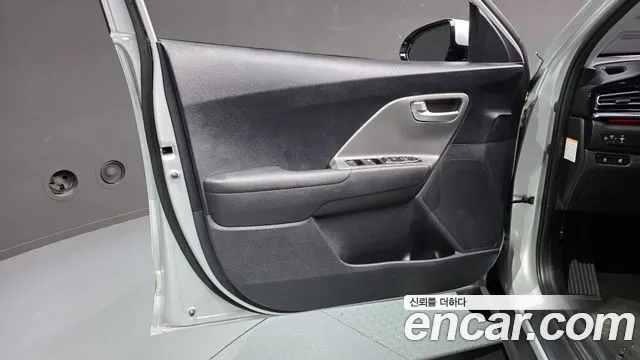 Kia Niro Niro Plus Air — Фото автомобиля 24