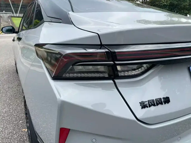 Dongfeng Yixuan MAX — Фото автомобиля 14