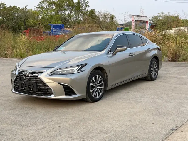 Фотография автомобиля — Lexus ES