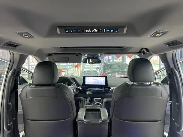 Toyota Sienna — Фото автомобиля 29