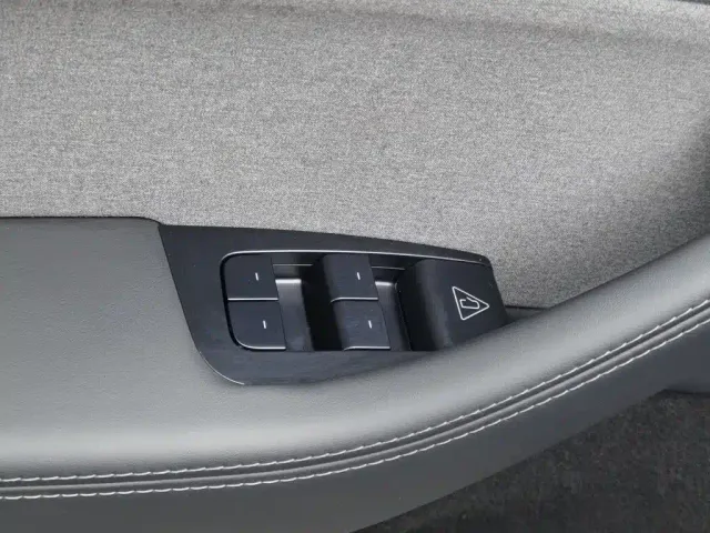 Tesla Model Y — Фото автомобиля 9