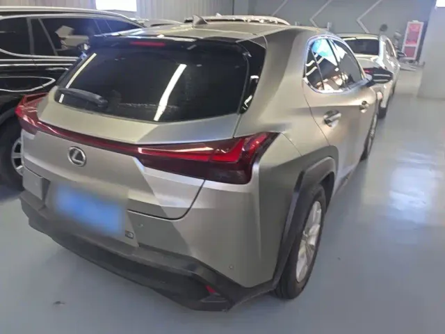 Lexus UX — Фото автомобиля 6