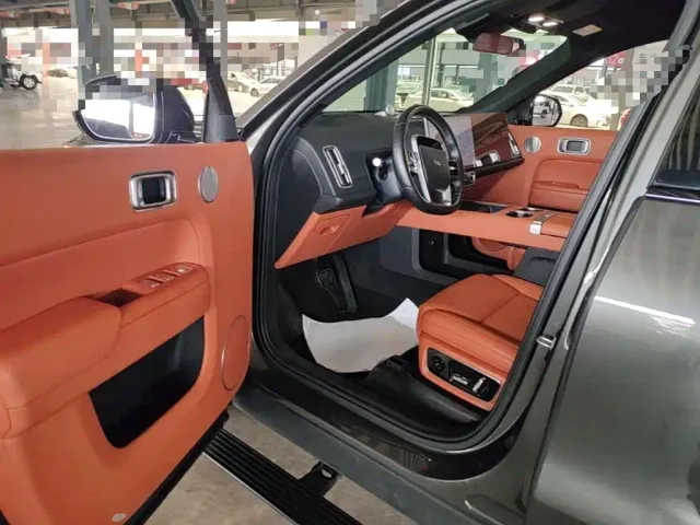 Li Auto L8 — Фото автомобиля 15