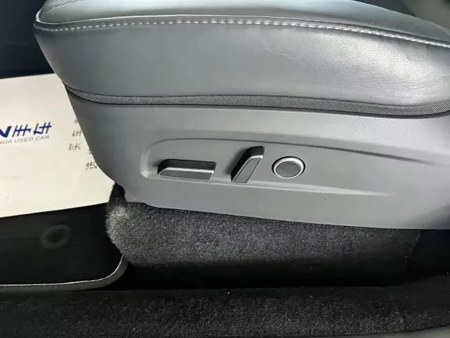 Tesla Model Y — Фото автомобиля 14
