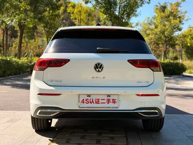 Volkswagen Golf — Фото автомобиля 6