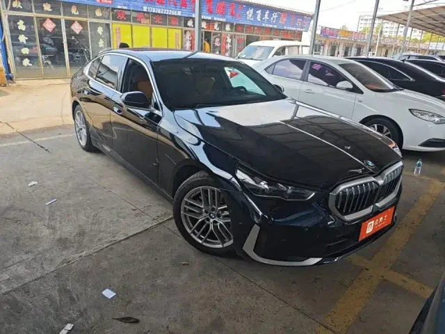 BMW 5 Series — Фото автомобиля 4