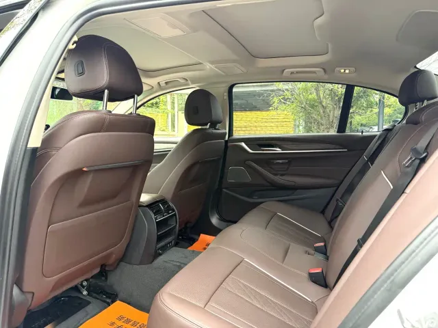 BMW 5 Series — Фото автомобиля 4