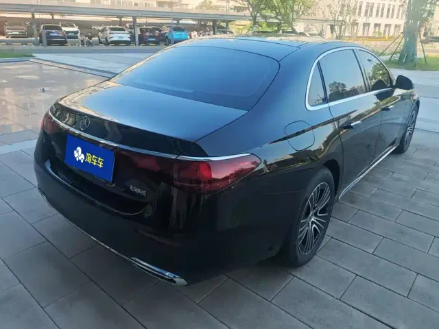 Mercedes-Benz E-Class — Фото автомобиля 3