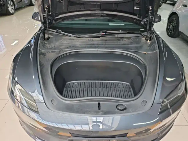 Tesla Model 3 — Фото автомобиля 15