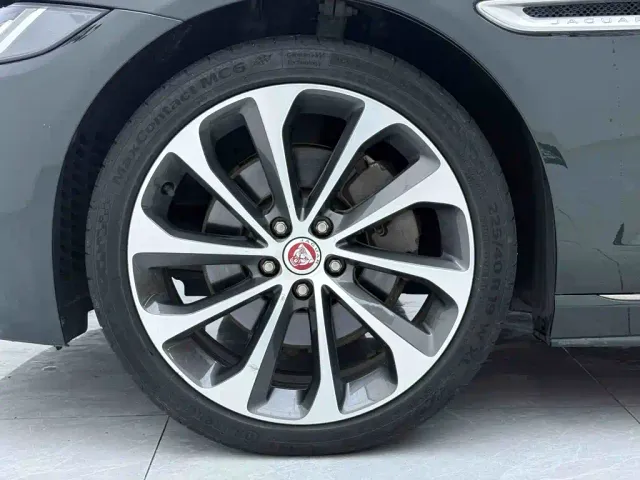 Jaguar XEL — Фото автомобиля 9