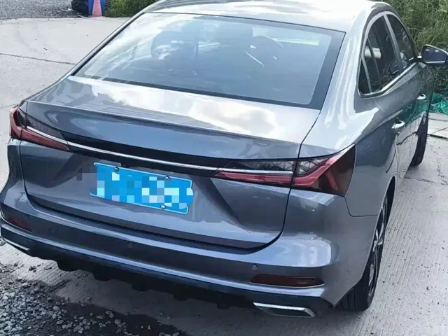 Roewe i5 — Фото автомобиля 7