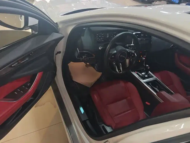 Jaguar XEL — Фото автомобиля 15