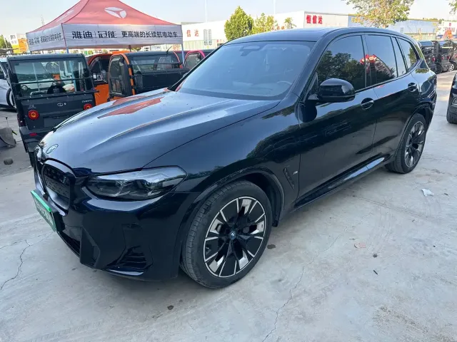Фотография автомобиля — BMW iX3