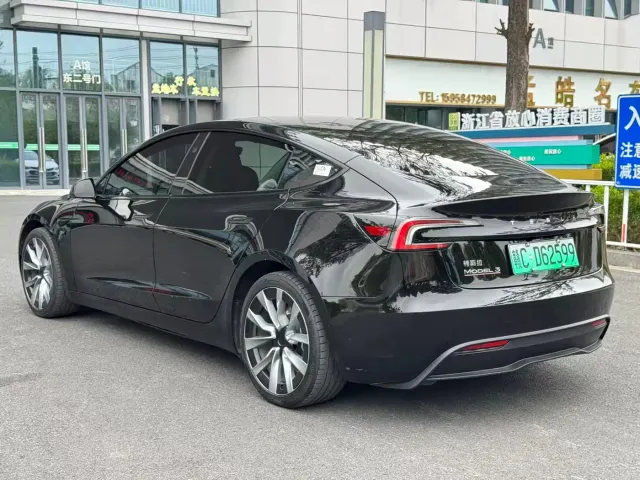 Tesla Model 3 — Фото автомобиля 8
