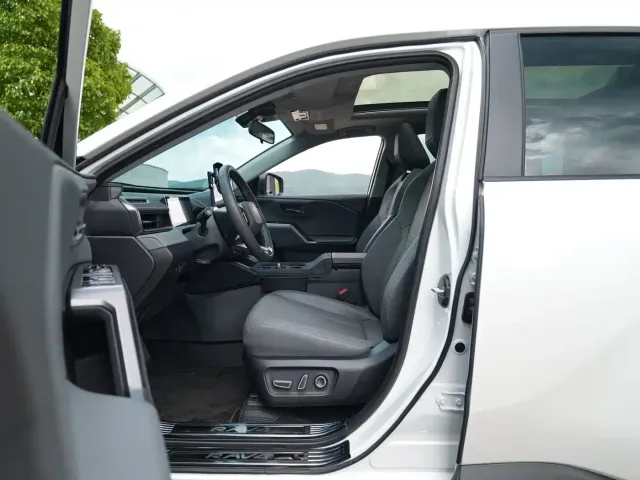 Toyota RAV4 — Фото автомобиля 10