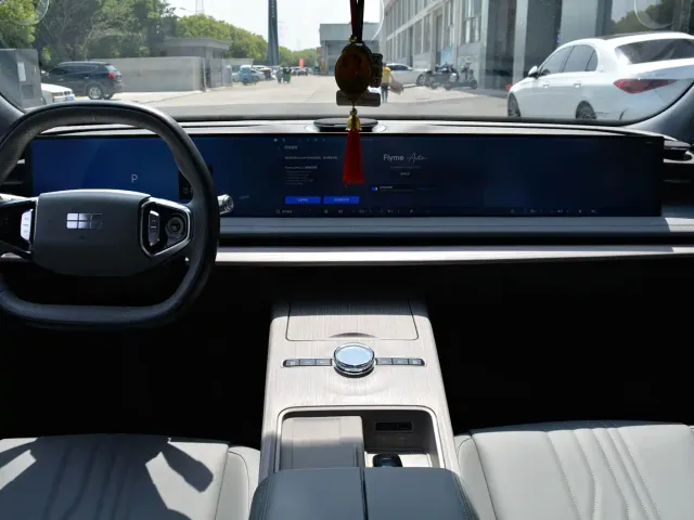 Geely Galaxy E8 — Фото автомобиля 9