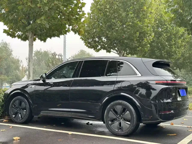 Li Auto L7 — Фото автомобиля 9