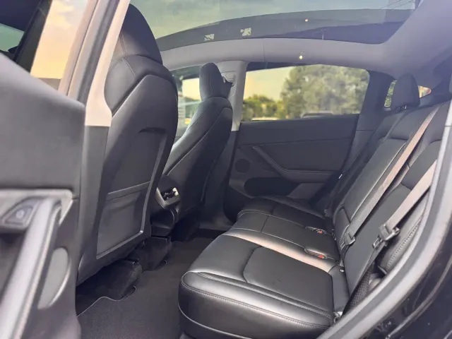 Tesla Model Y — Фото автомобиля 5