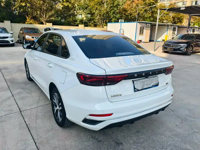 Geely Emgrand — Фото автомобиля 6