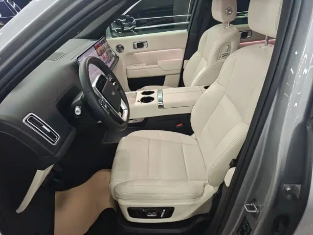 Li Auto L8 — Фото автомобиля 14